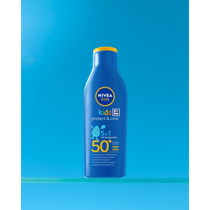 NIVEA SUN Kids Protect & Care opaľovacie mlieko pre deti SPF 50+ 200 ml, extra vodeodolné