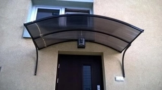 Strieška nad dvere - Strecha nad dverami strecha 130x90x25 s podpermi