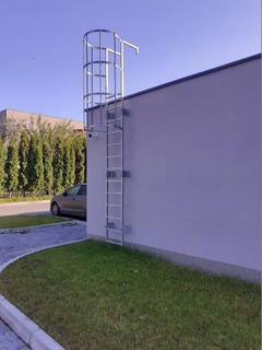 Rebrík - Strešový rebrík, evakuácia + kôš. 832,5 cm. 24 hodín