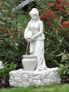 Fontána do záhrady - BETÓNOVÁ ZÁHRADA FONTÁNA ŽENA S JAROM 98 CM