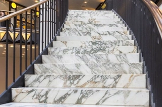 Kamenný mramor pre schody High Gloss 120x30