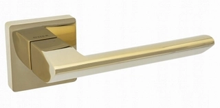 Kľučky na dvere - Masterová rukoväť Square Rosette Brass PVD