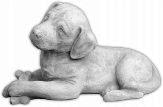 Kamenný labrador. Betónová záhradná figúrka