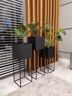 Stojan na kvety - Kvetinový záhon, kovový hrniec loft čierny 70 cm