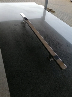 Kľučky na dvere - Manipulácia s kľučkou dverí z nerezového laku - 100 cm