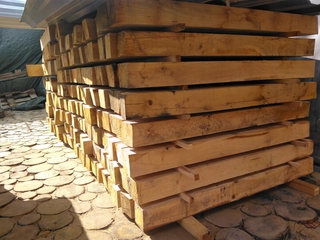 Obrubník palisáda - Dubová záhradná palisáda 10x10 dubové hranoly
