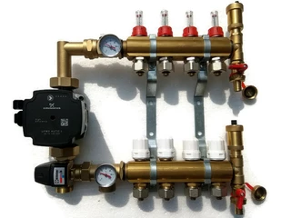 Rozdeľovač pre kúrenie - Distribútor 4 so skupinou Grundfos čerpadlá najlacnejšieho