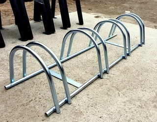 Záhradný nábytok - 4 stojany na bicykel