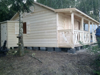 Záhradná hojdačka - Drevená chata