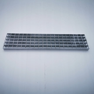 Kovová hodnosť OO 800x175 Galvanizovaná, trep pre schody