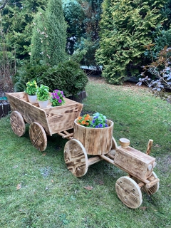 Kvetináč na terasu - traktor s dreveným vozíkom.VÝROBCA záhon